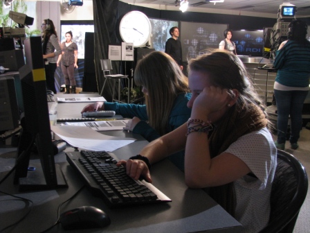 tout le monde est à sa place: on tourne!