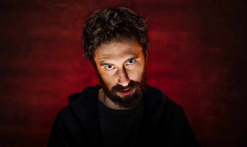 Drôlement attachant