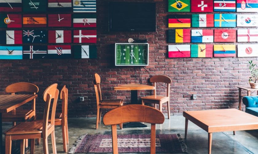 Le théâtre se transforme en humour